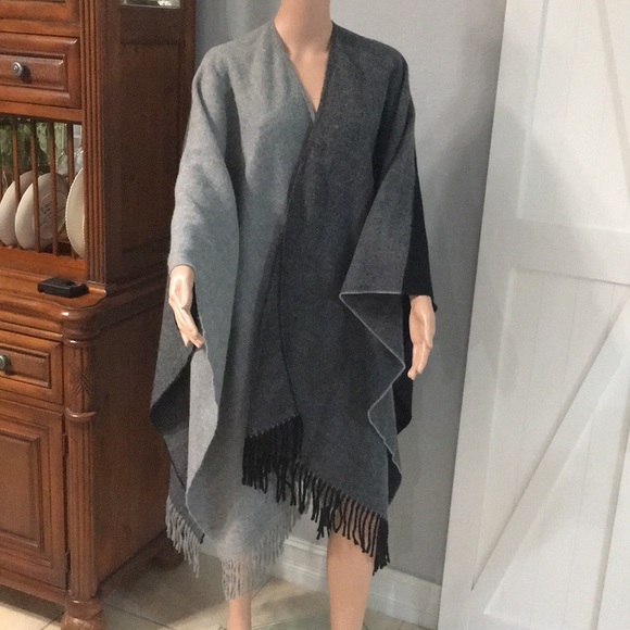 Charter club lightweight soft Cape/shrug Sweater. - Picture 1 of 4